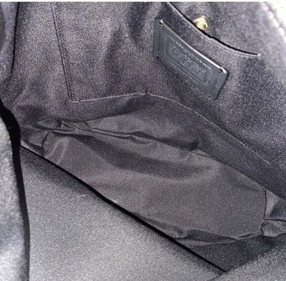 Authentic Coach Paxton Duffle bag in Signature Canvas - Picture 6 of 8